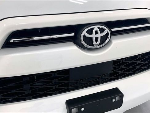 Used 2024 Toyota 4Runner SR5 AWD/4WD image 29