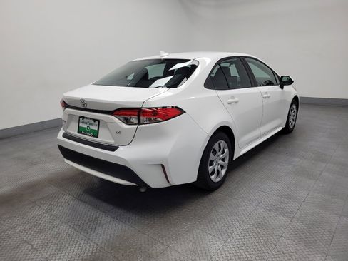 Used 2021 Toyota Corolla LE image 9
