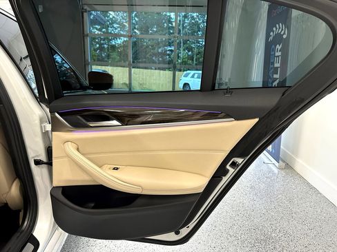 Used 2018 BMW 530i w/ Premium Package image 26