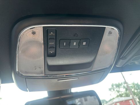 Used 2015 Dodge Charger SXT RWD image 32