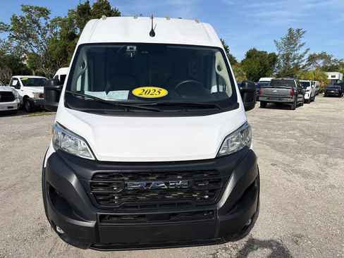 Used 2025 RAM ProMaster 2500 w/ Convenience Group FWD image 17