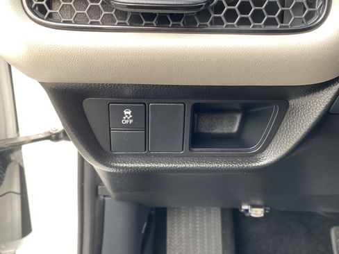 Certified 2025 Honda HR-V LX image 28