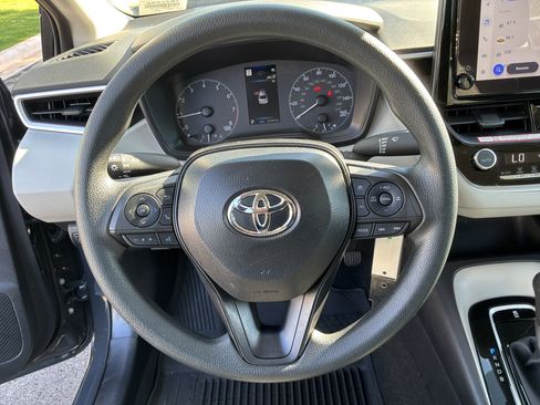 Used 2025 Toyota Corolla LE FWD image 5