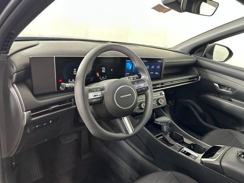 Certified 2025 Hyundai Santa Cruz SE image 13