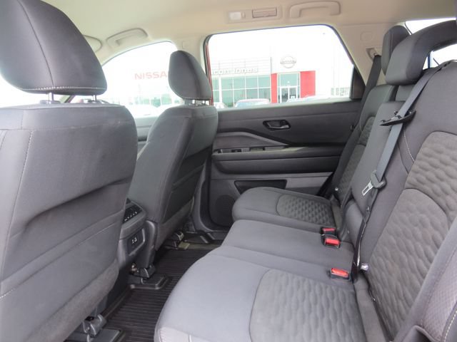 Used 2025 Nissan Pathfinder SV AWD/4WD image 14