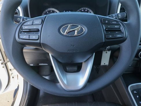 Used 2021 Hyundai Venue SE image 17