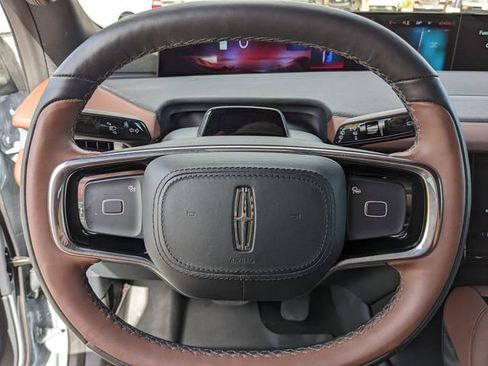 Used 2025 Lincoln Navigator Reserve image 36