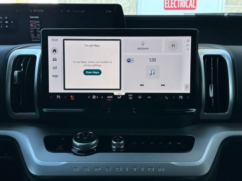 New 2025 Ford Expedition Active image 38