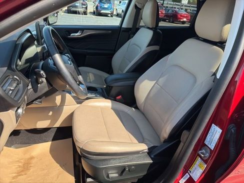 Used 2022 Ford Escape Titanium w/ Class II Trailer Tow Package image 12