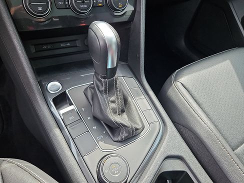 Used 2021 Volkswagen Tiguan SEL w/ 3rd Row Seat Package image 16