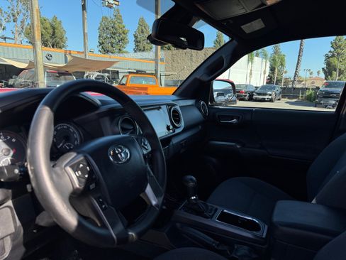 Used 2019 Toyota Tacoma TRD Sport w/ Technology Package AWD/4WD image 21