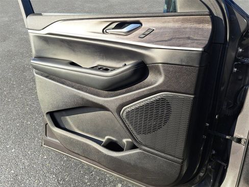 Certified 2023 Jeep Grand Cherokee L Limited image 28