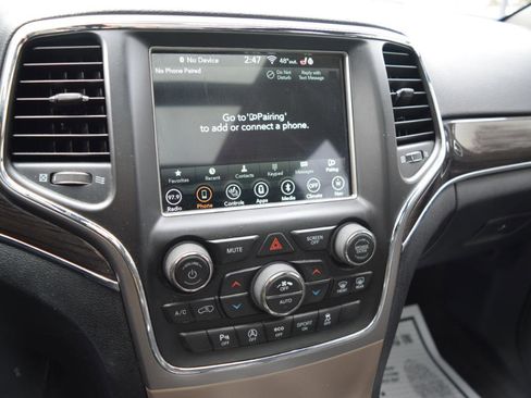 Used 2018 Jeep Grand Cherokee Overland image 24