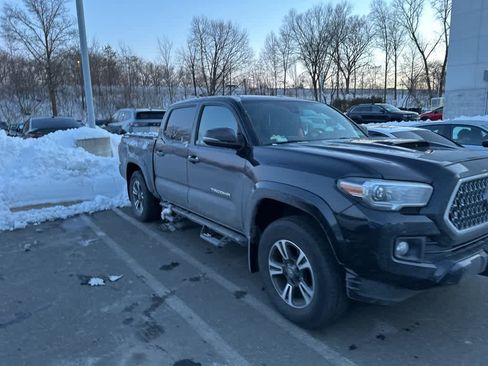 Used 2019 Toyota Tacoma TRD Sport image 4