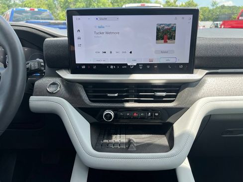 Used 2025 Ford Explorer Platinum w/ LUX Leather Package AWD/4WD image 27