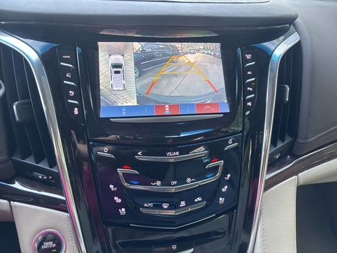 Used 2017 Cadillac Escalade ESV Premium Luxury image 11