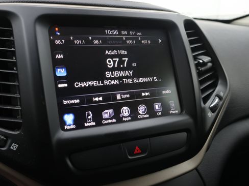 Used 2016 Jeep Cherokee Latitude w/ Cold Weather Group AWD/4WD image 11