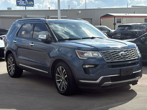 Used 2018 Ford Explorer Platinum AWD/4WD image 3