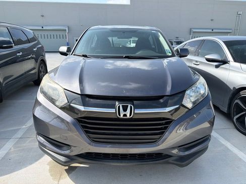 Used 2017 Honda HR-V LX image 2