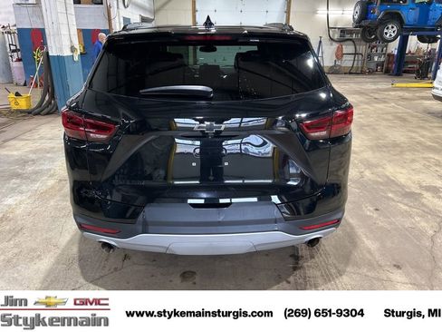 Used 2023 Chevrolet Blazer LT w/ Midnight/Sport Edition FWD image 9