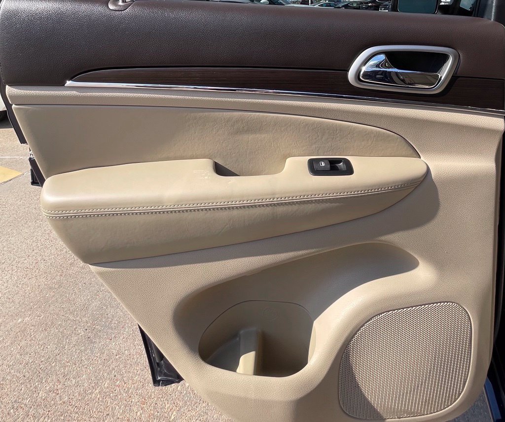Used 2018 Jeep Grand Cherokee Overland RWD image 34