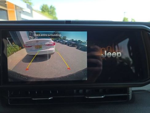 Used 2024 Jeep Wrangler Unlimited AWD/4WD image 21