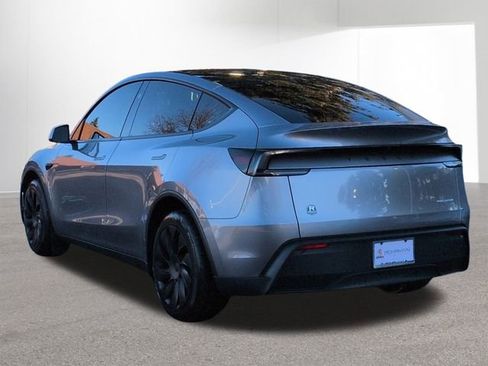 Used 2026 Tesla Model Y Long Range image 8