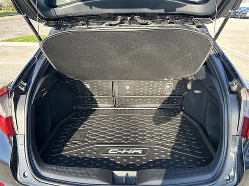 Used 2022 Toyota C-HR XLE FWD image 28