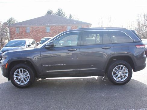 Used 2024 Jeep Grand Cherokee Laredo image 5