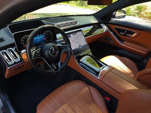 Used 2023 Mercedes-Benz S 500 4MATIC w/ AMG Line image 2