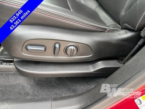Used 2023 Chevrolet Traverse RS w/ LPO, Floor Liner Package AWD/4WD image 13