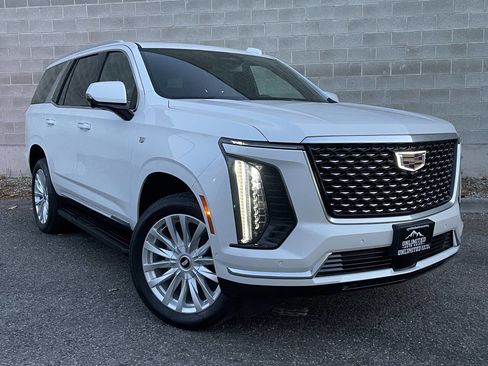 Used 2025 Cadillac Escalade Luxury image 1