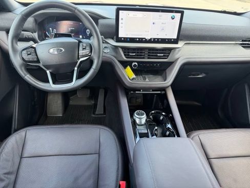Used 2025 Ford Explorer Platinum w/ LUX Leather Package AWD/4WD image 9