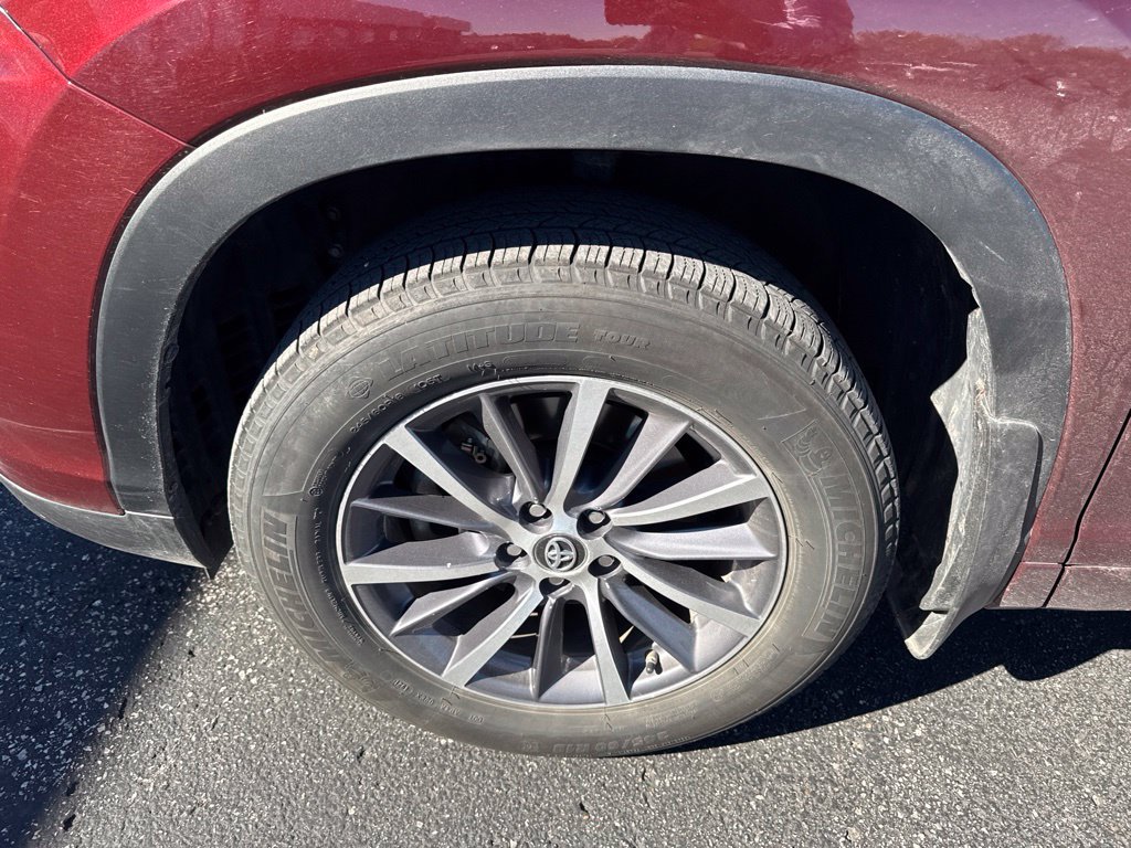 Used 2017 Toyota Highlander XLE AWD/4WD image 5