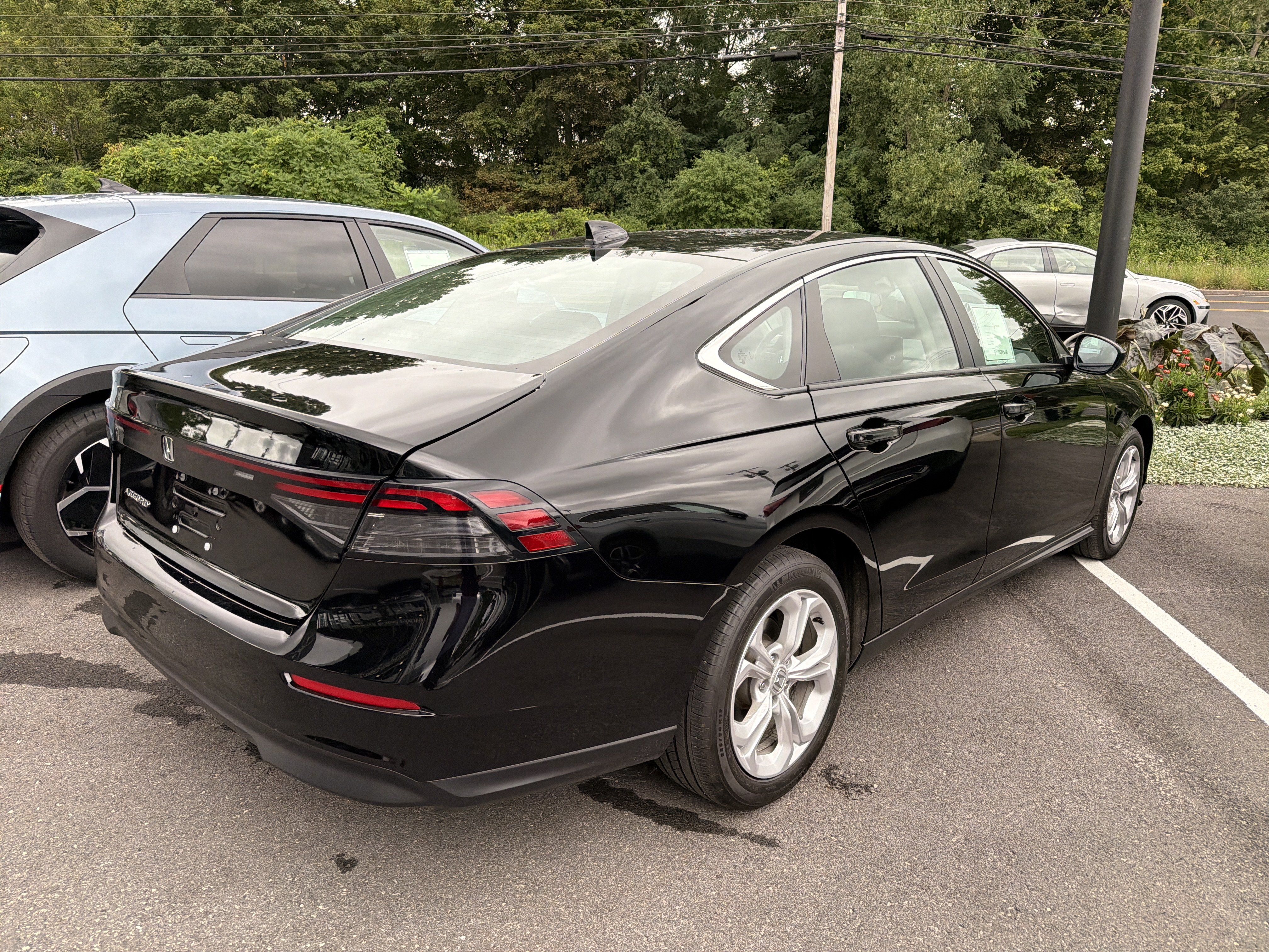 Used 2025 Honda Accord LX image 6