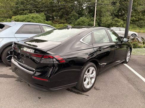 Used 2025 Honda Accord LX image 6