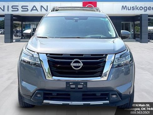 Used 2023 Nissan Pathfinder Platinum FWD image 2