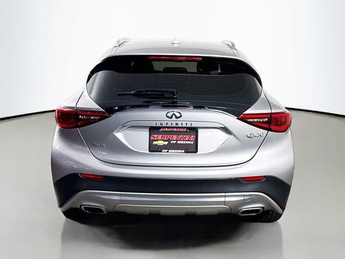 Used 2017 INFINITI QX30 Luxury AWD w/ HEATED LEATHER image 7