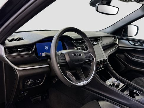 Used 2024 Jeep Grand Cherokee Altitude image 18