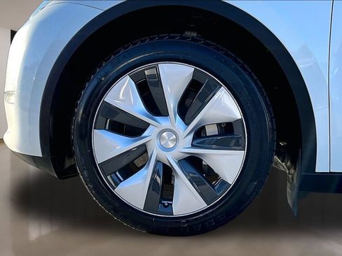 Used 2023 Tesla Model Y Long Range AWD/4WD image 32