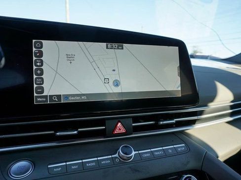 Used 2024 Hyundai Elantra SEL w/ Convenience Package image 16