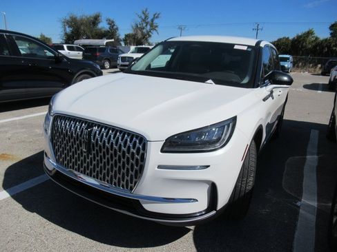 Used 2024 Lincoln Corsair AWD image 2