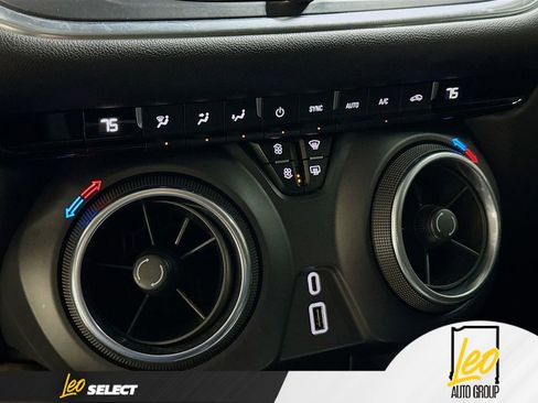 Used 2021 Chevrolet Blazer LT FWD image 18