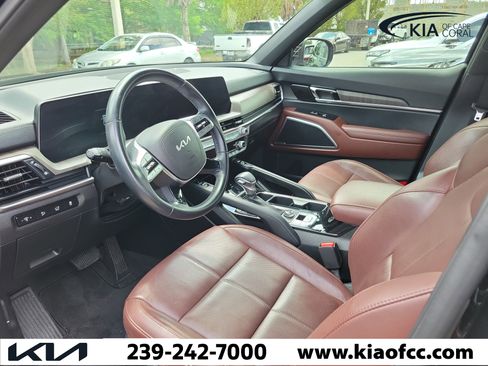 Used 2024 Kia Telluride EX w/ EX Captain's Chair Package image 4