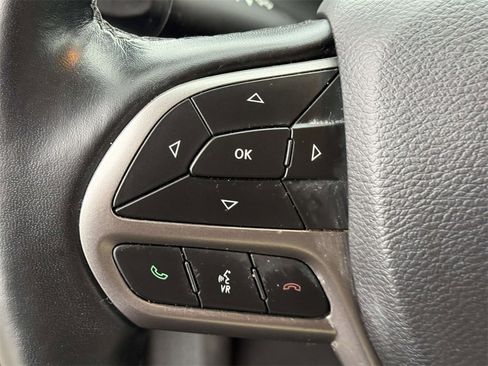 Used 2021 Jeep Cherokee Latitude Lux w/ Comfort/Convenience Group image 18