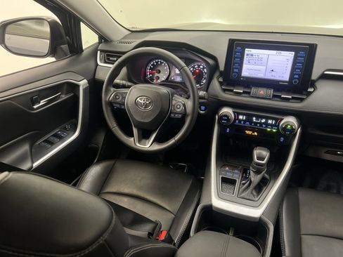 Used 2022 Toyota RAV4 XLE Premium image 30