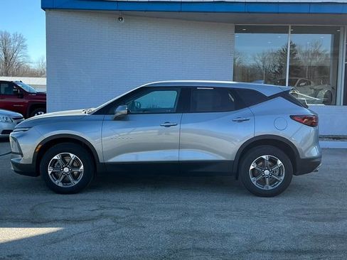 Used 2023 Chevrolet Blazer LT AWD/4WD image 2