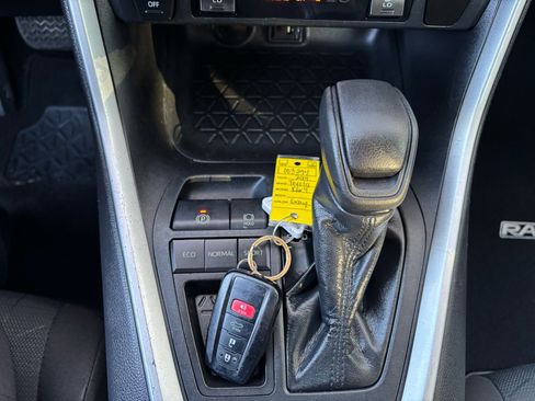 Used 2019 Toyota RAV4 XLE w/ Convenience Package image 33