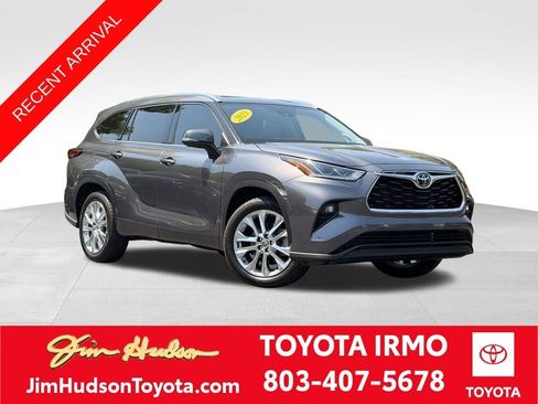 Used 2023 Toyota Highlander Limited FWD image 1