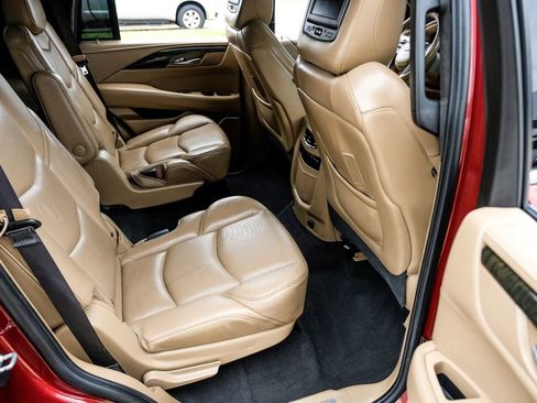 Used 2019 Cadillac Escalade Platinum image 39